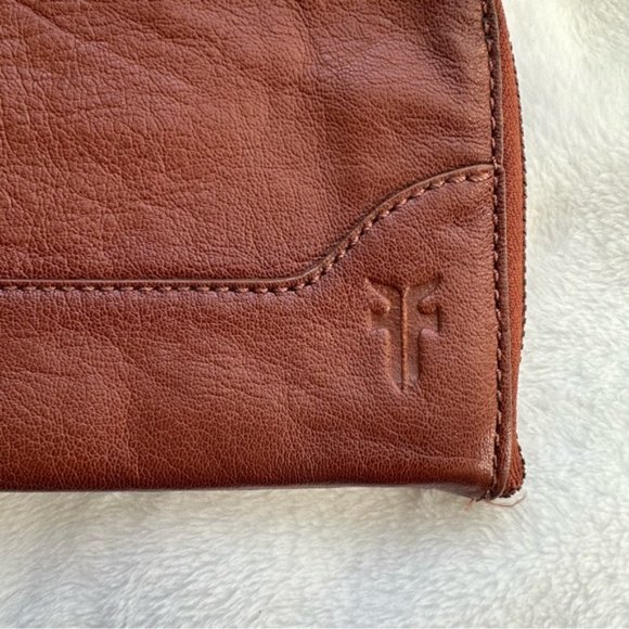 NWT Frye Melissa Leather Corner Zip Wristlet in Cognac - Picture 6 of 7